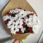 Букет из хризантем и гиперикума